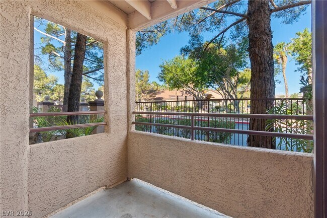 Foto del edificio - 9325 W Desert Inn Rd
