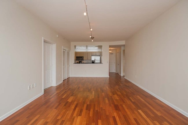 Building Photo - 140 S Van Ness Ave