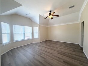 Building Photo - 12211 Meadow Crest Ct