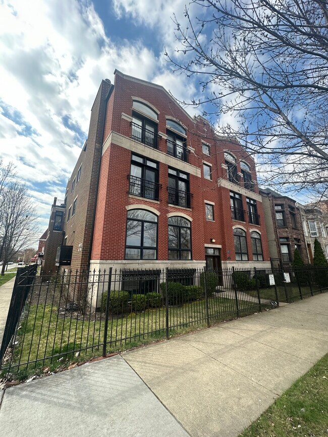 Foto del edificio - 3101 W Washington Blvd