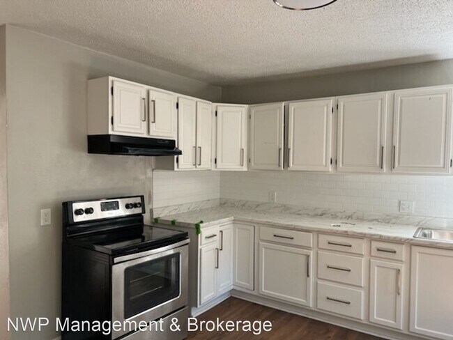 Building Photo - 3 br, 1 bath House - 434 W Front St