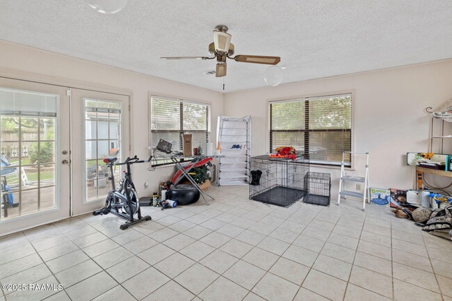 Building Photo - 4512 E Meadow Ln