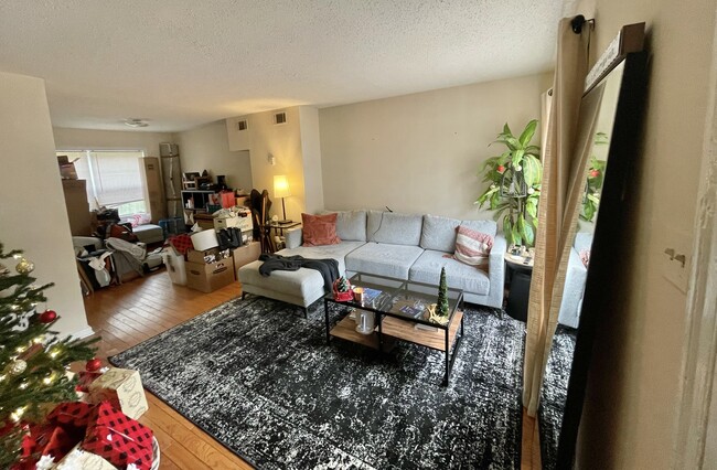 Foto del edificio - 1681 Valley Ave