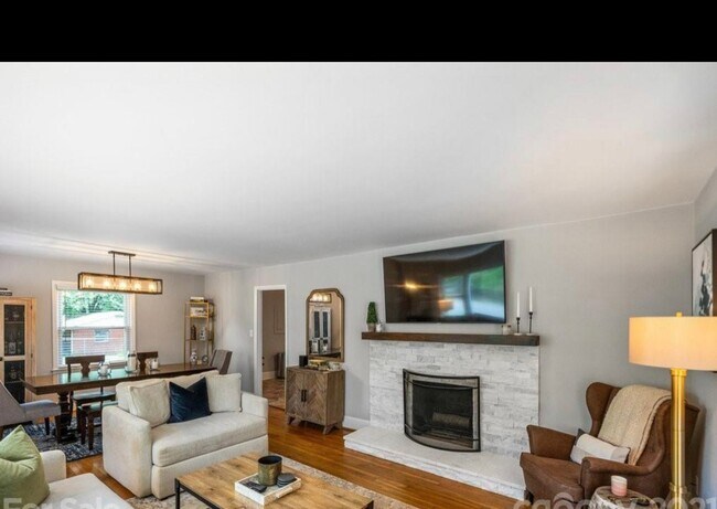 Foto del edificio - 4326 Castleton Rd