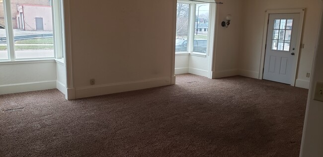 Living Room - 112 E Franklin Ave