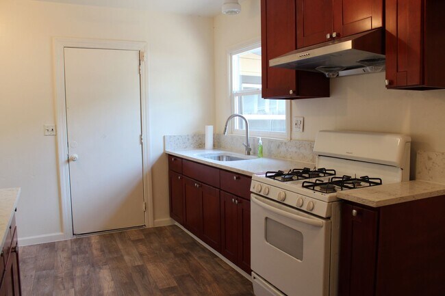Foto del edificio - Recently Updated 2 Bedroom Duplex!!!