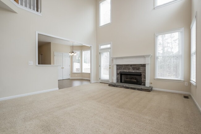 Building Photo - 3075 Woodbridge Ln