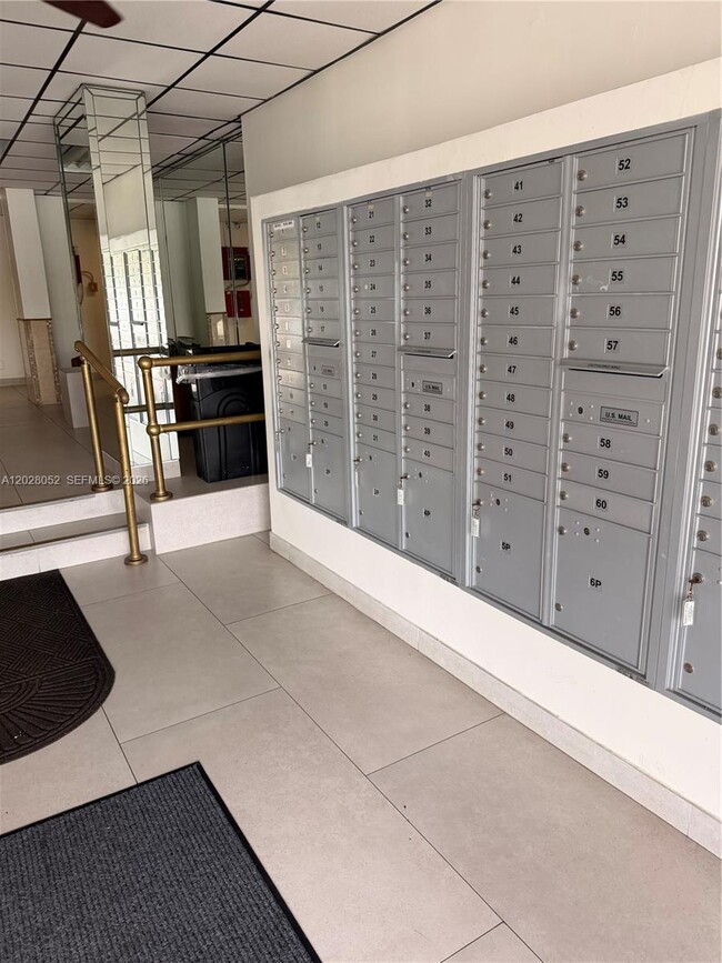Building Photo - 2200 E Hallandale Beach Blvd