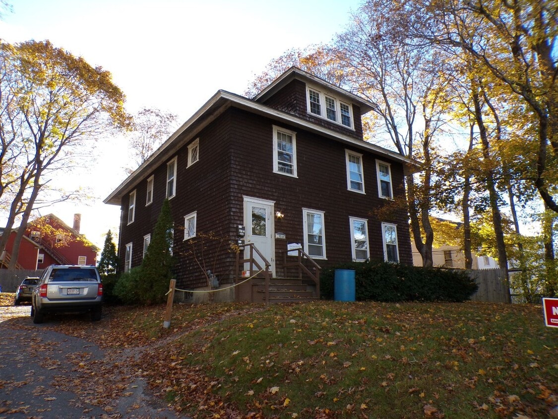 Primary Photo - 19 Oak St