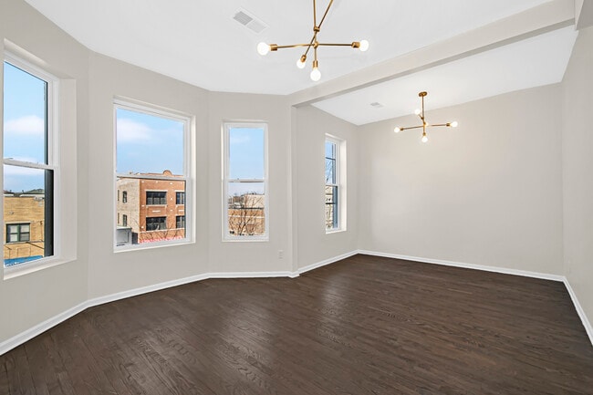 Foto del edificio - 1337 N Western Ave