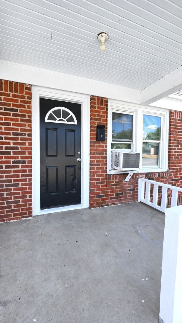 Building Photo - 1 Bed 1 Bath Duplex in NW OKC Shartel Blvd Addition