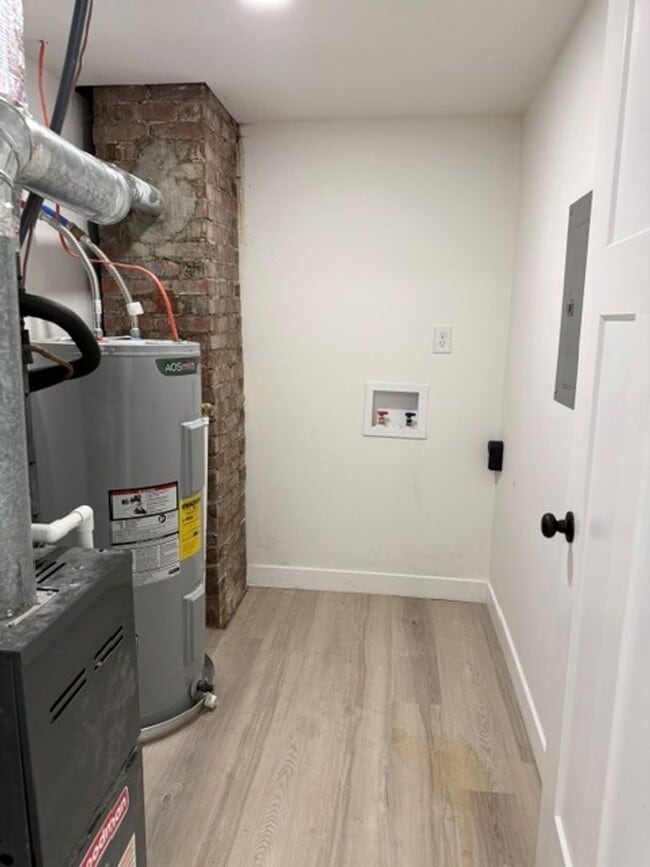 Building Photo - New Listing-Super cute newly renovated 3 BDRM