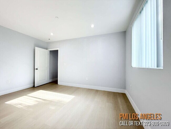 Building Photo - 208 1/2 E 87th St