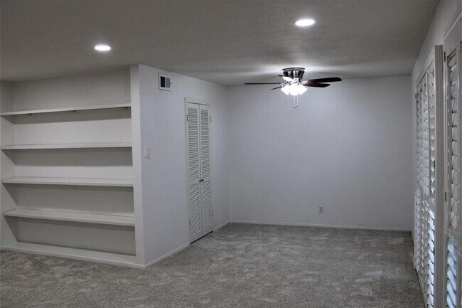Foto del edificio - 6060 Birchbrook Dr