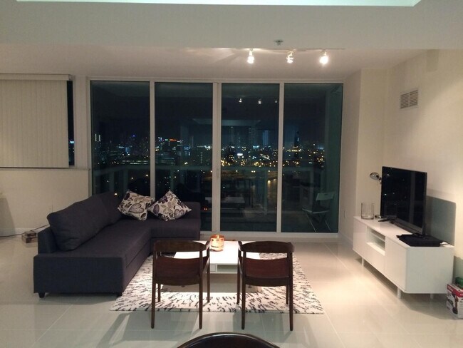 Foto del edificio - 1861 NW S River Dr