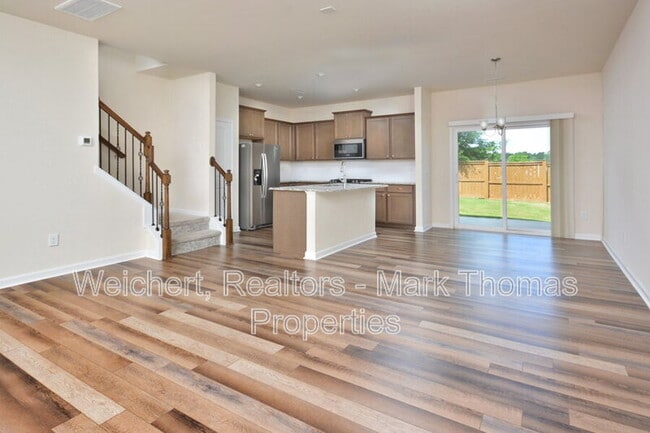 Building Photo - 409 Vassar Dr