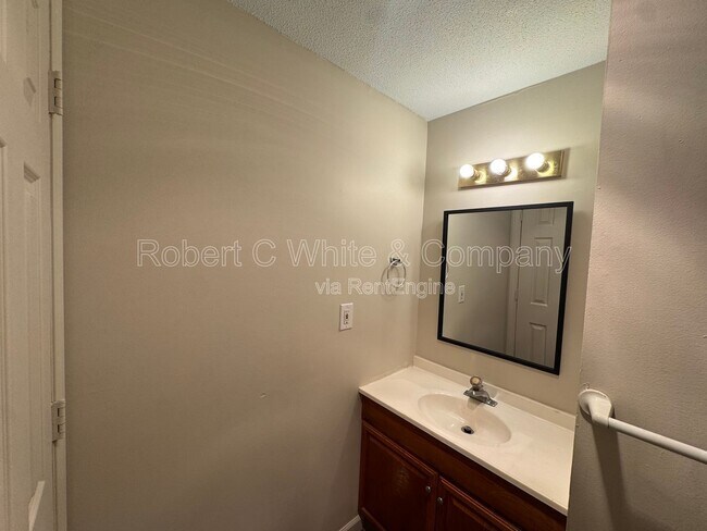 Foto del edificio - 195 Burgundy Hill Ln