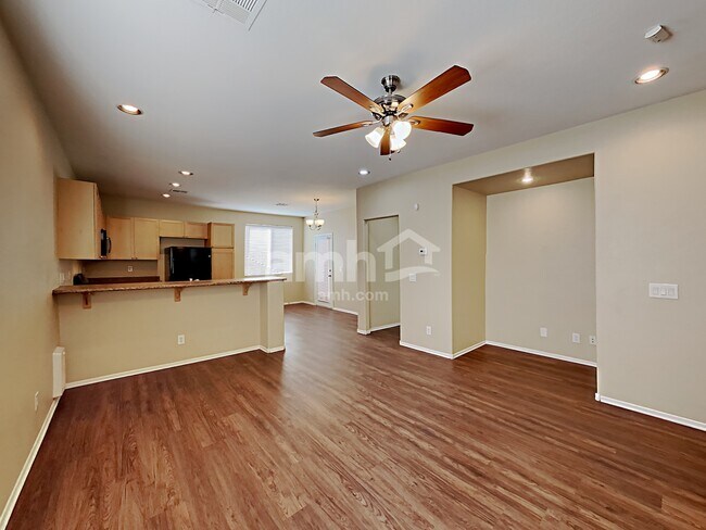 Building Photo - 10525 New London Ct
