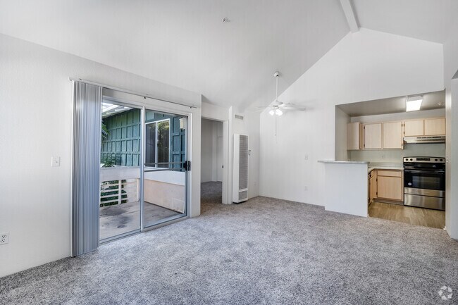 1 dormitorio, 1 baño - 530 pies cuadrados - Sala de estar - Seasons at Redondo Beach, A 55+ Community