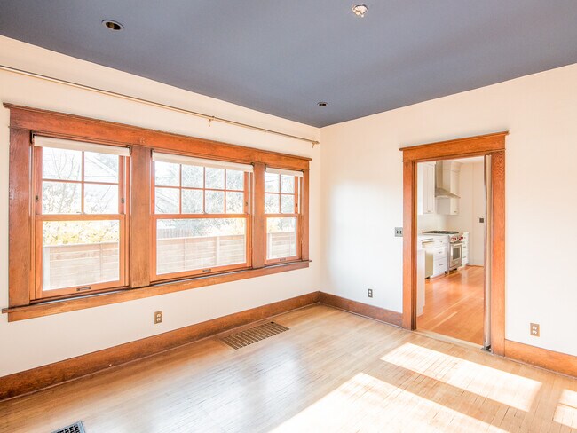 Building Photo - 4307 N Borthwick Ave