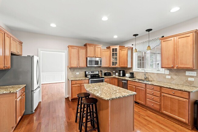 Building Photo - Lovely 4-bedroom home in Cary