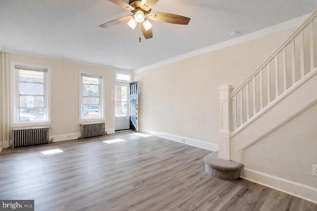 Building Photo - 1909 W 8th St