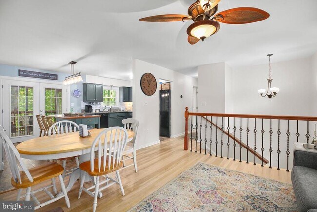 Foto del edificio - 704 Candle Ridge Ct