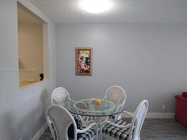 Foto del edificio - 5102 NW 36th St