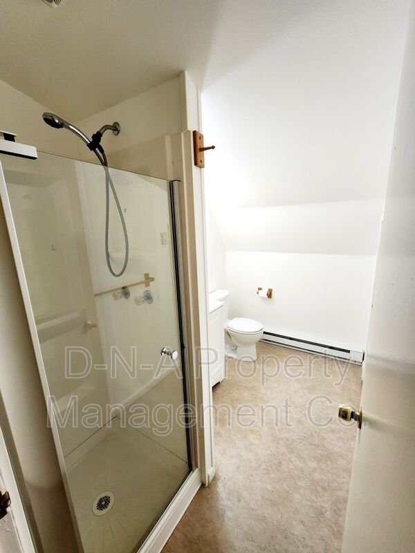 Building Photo - 122 Maggie Way