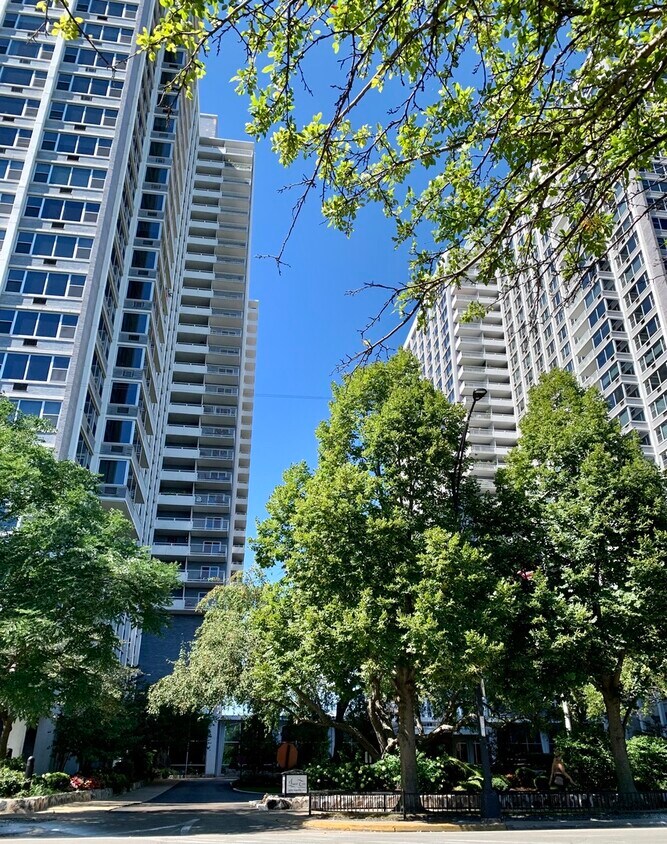 Primary Photo - 4250 N Marine Dr