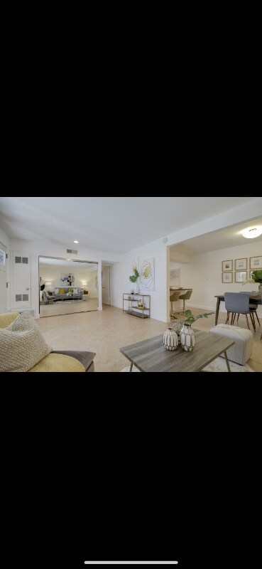 Foto del edificio - 6102 Admiralty Ln