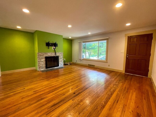 Foto del edificio - Lovely Lake Oswego Home with Attached Gara...
