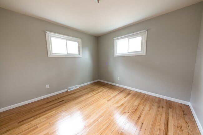 Building Photo - 676 N Holbrook St