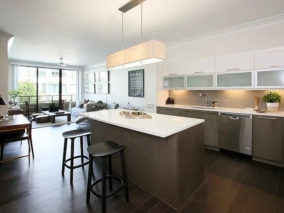 Building Photo - Experience Luxury Living in the Heart of H...