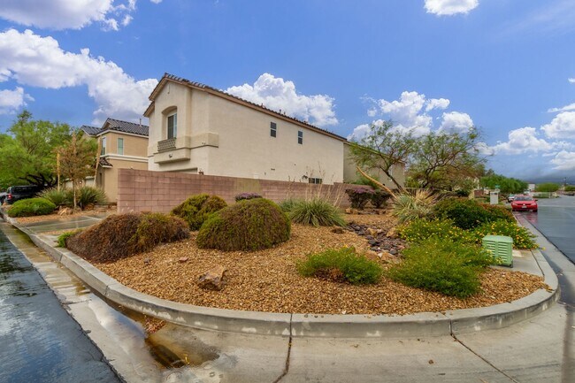 Foto del edificio - NW 3 bedroom with paver patio