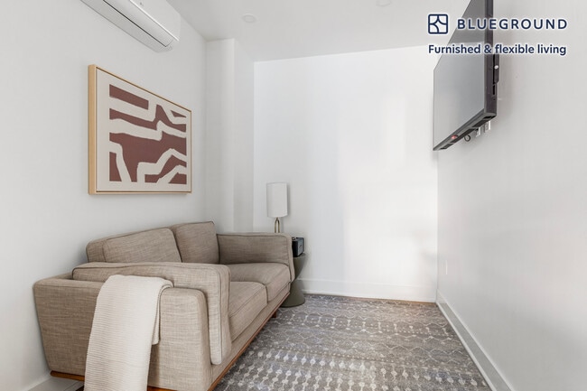 Foto del edificio - 307 W 39th St