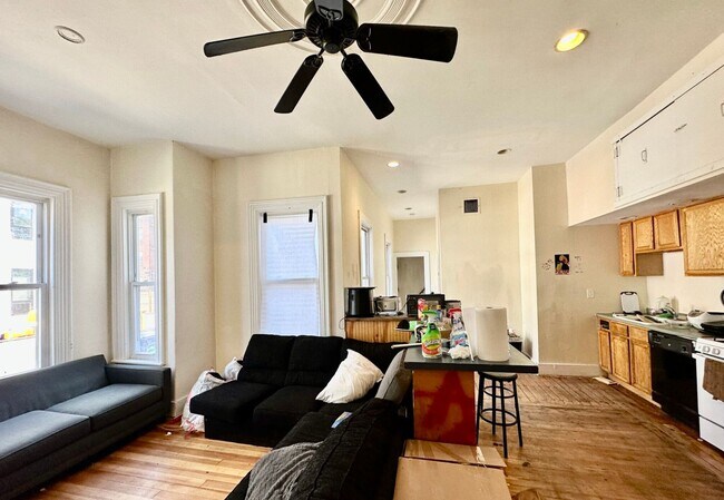 Building Photo - HOT ALLSTON LISTING!!!!