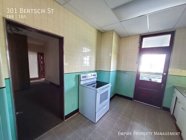 Building Photo - 1st floor: 1 Bedroom / 1 Bathroom in Lansf...