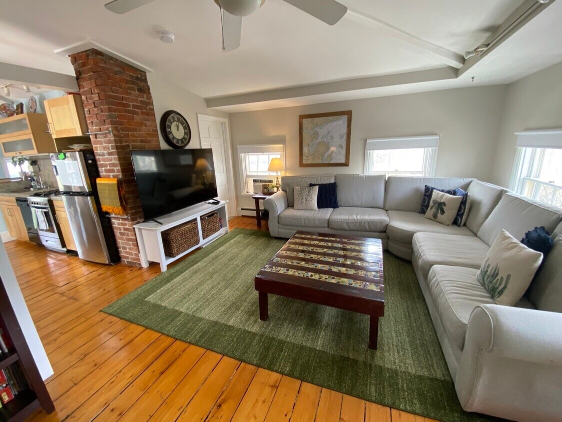 Living Room - 165 Prospect St
