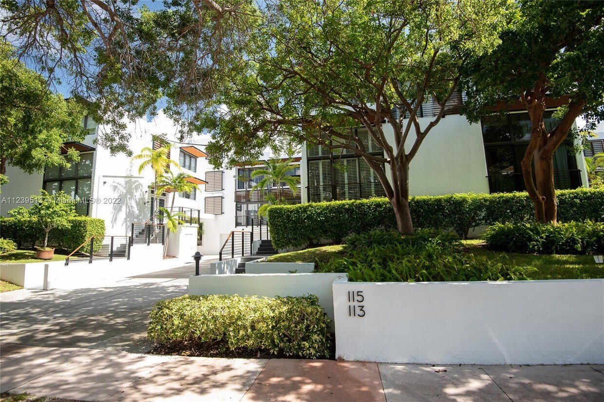 Foto principal - 115 E Enid Dr