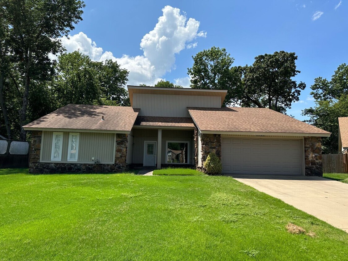 Foto principal - 3318 Erin Oaks Ct