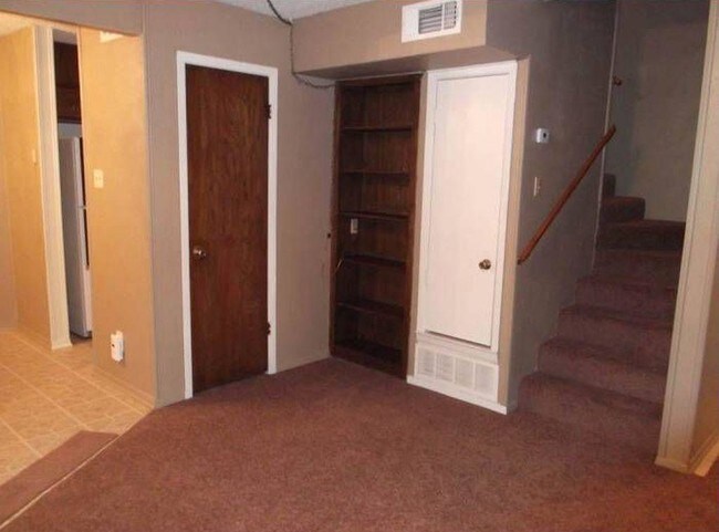 Building Photo - 2208 Cascade Drive