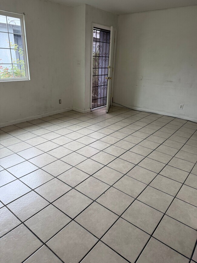 Foto del edificio - 5622 E Gage Ave