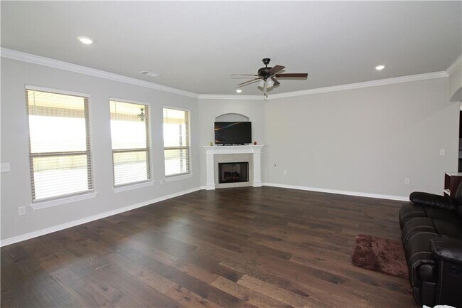 Building Photo - 931 Sassafras Ln