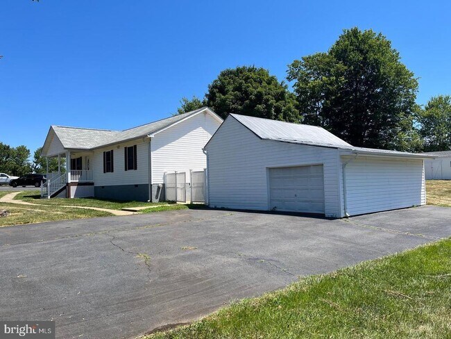 Building Photo - 5131 Broad Run Church Rd