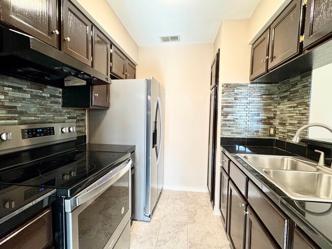 Building Photo - 207 Martingale