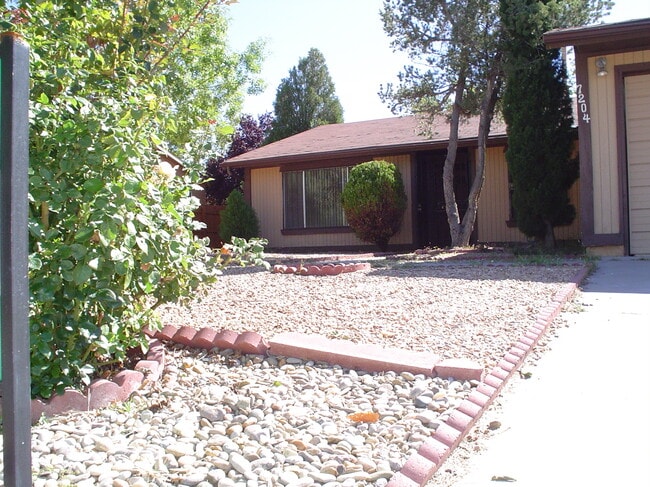 Front exterior - 7204 Avenida La Costa NE