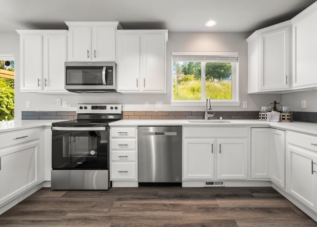 Building Photo - Updated 3 Story Townhome with Fully Fenced...