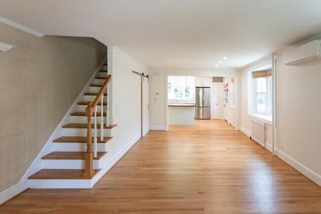 Building Photo - 444 St Davids Ave