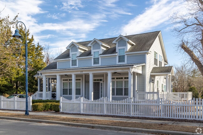Historic homes can be found in downtown Jacksonville near parks, shops and the river.